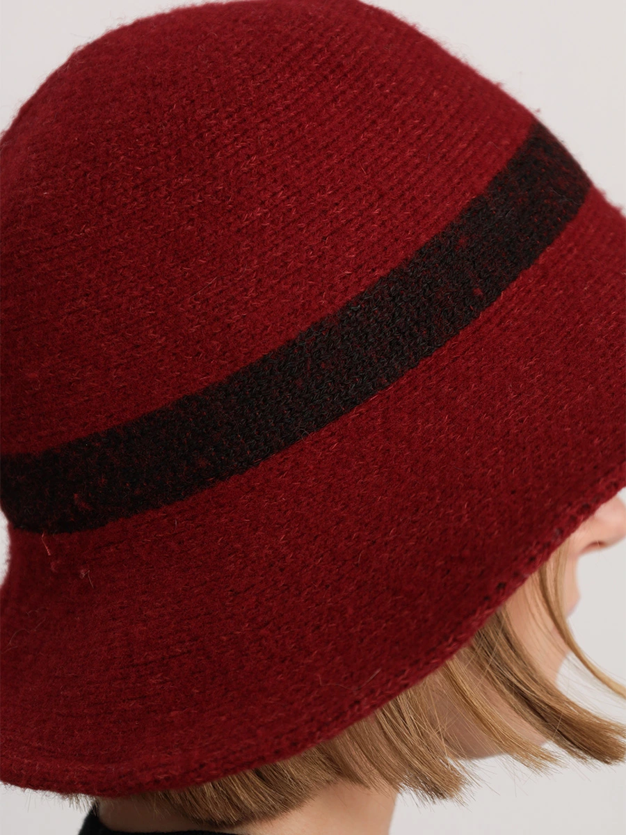 Бордовая шляпа